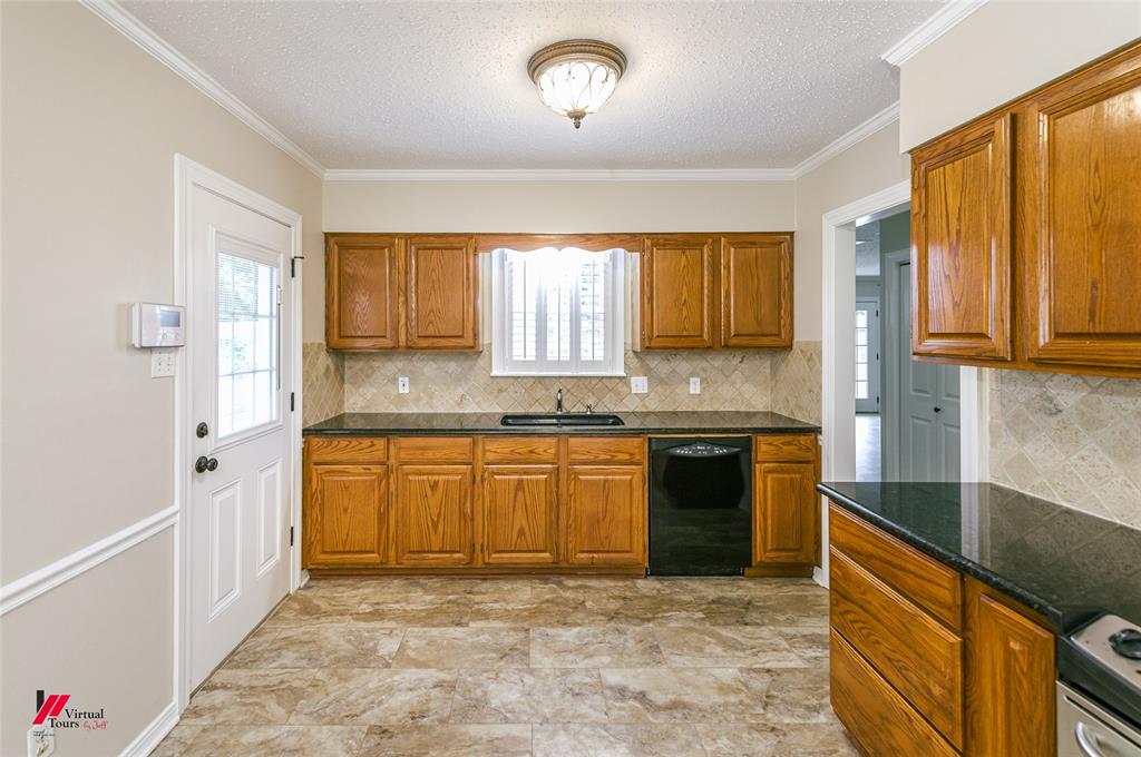416 Albany Avenue Property Photo 13