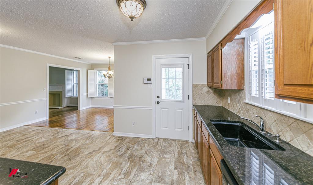 416 Albany Avenue Property Photo 15