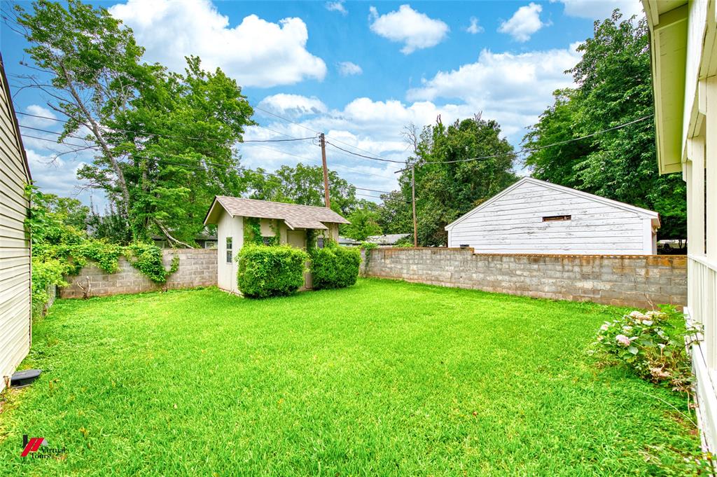 416 Albany Avenue Property Photo 33