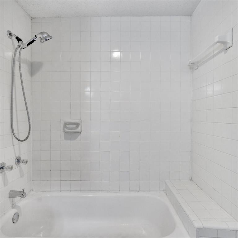 9601 Forest Lane 1113 Property Photo 12