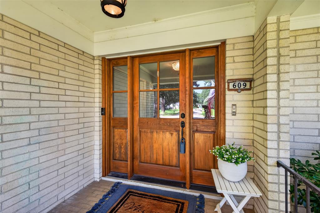 609 Millicent Way Property Photo 4