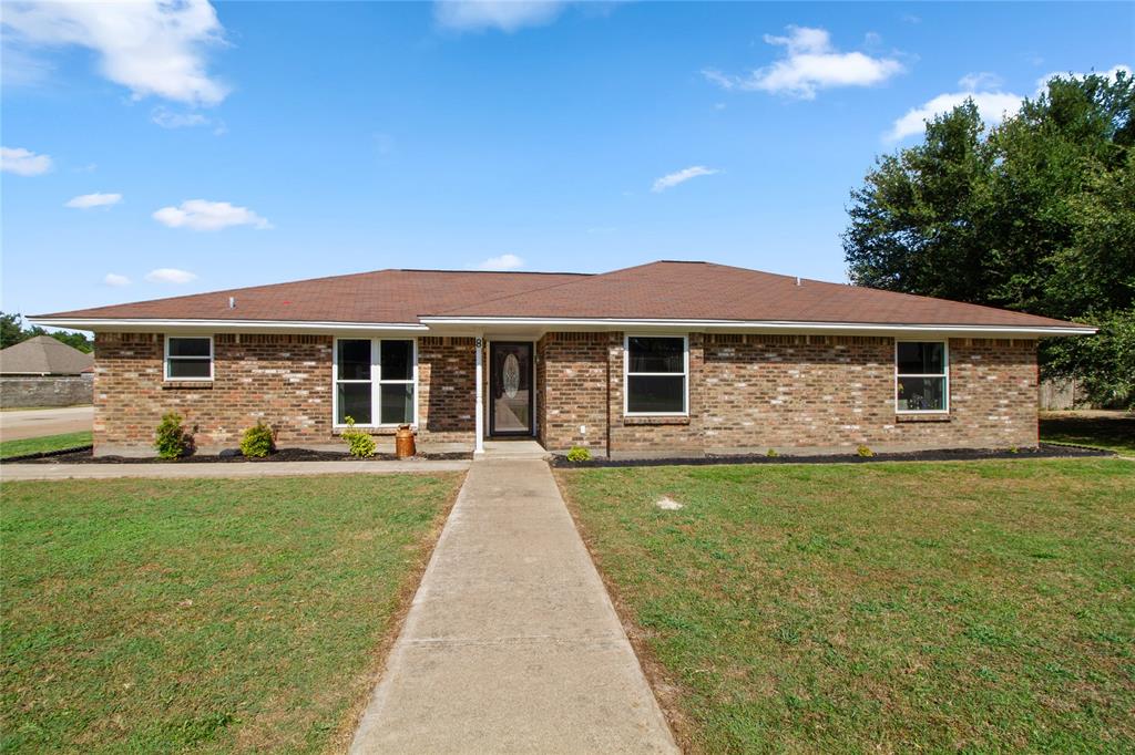 8 Circle Drive Property Photo 1