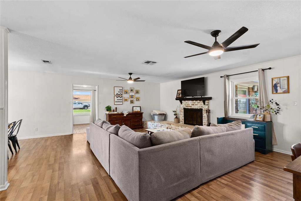 8 Circle Drive Property Photo 6