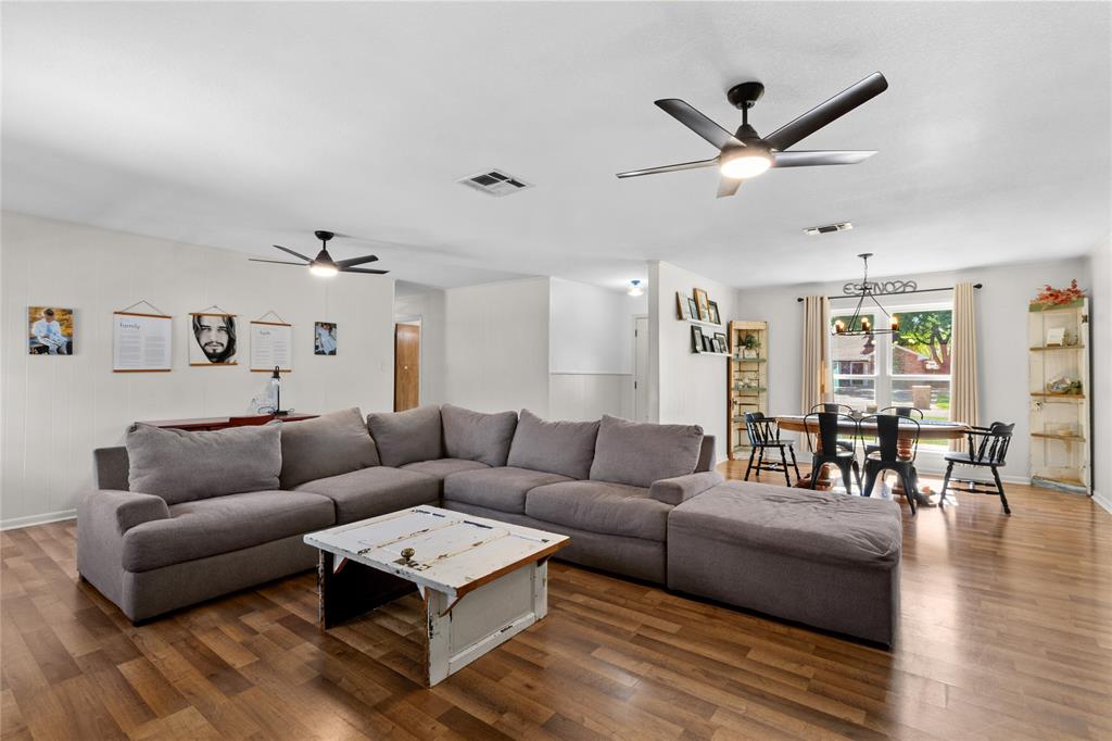 8 Circle Drive Property Photo 7