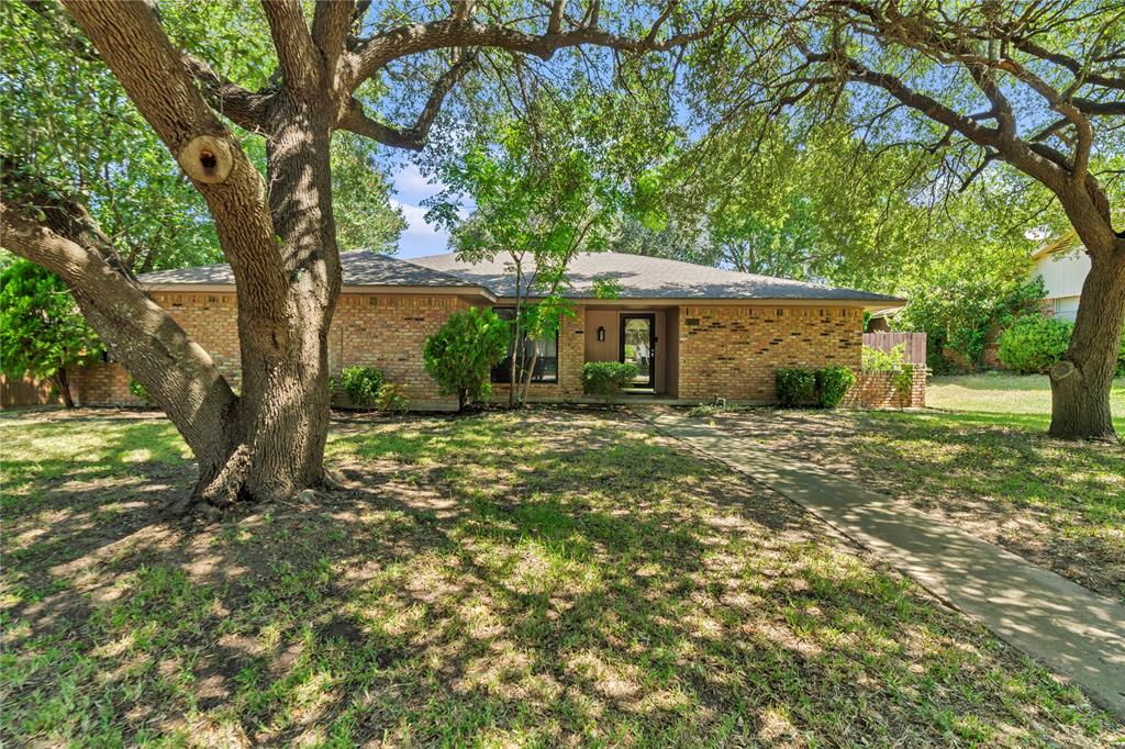 801 Waynelee Drive Property Photo 1