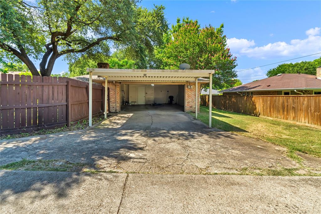 801 Waynelee Drive Property Photo 3