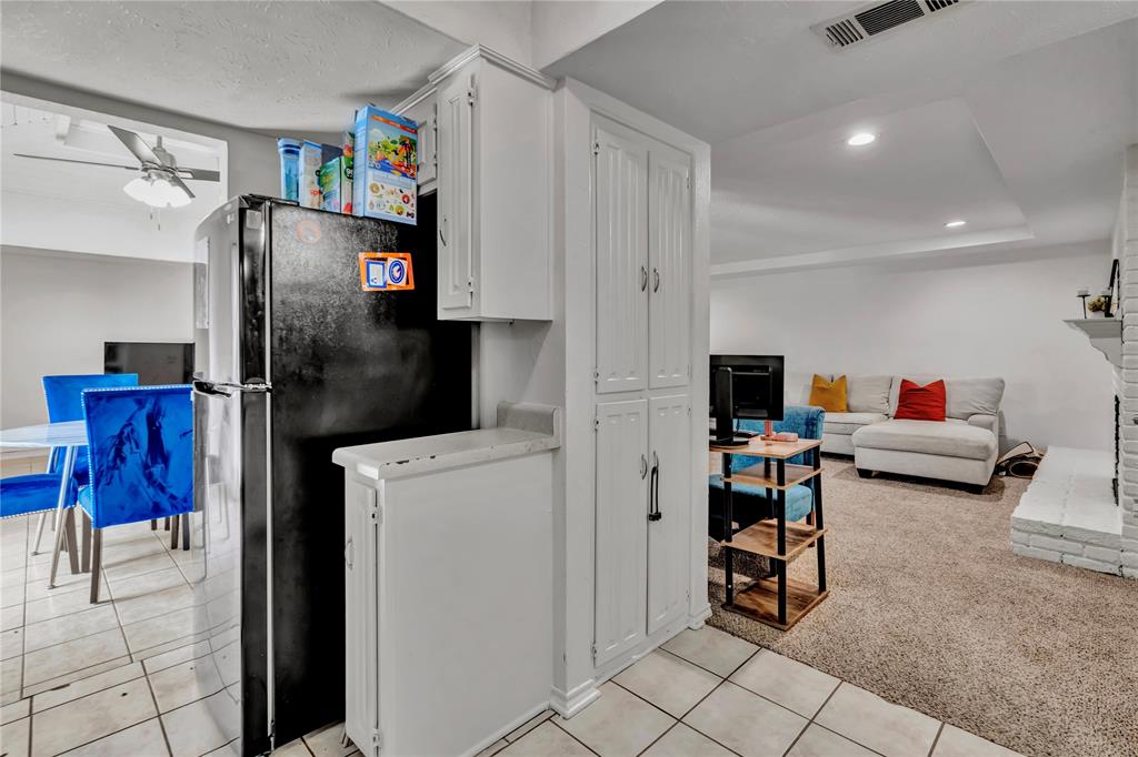 801 Waynelee Drive Property Photo 8