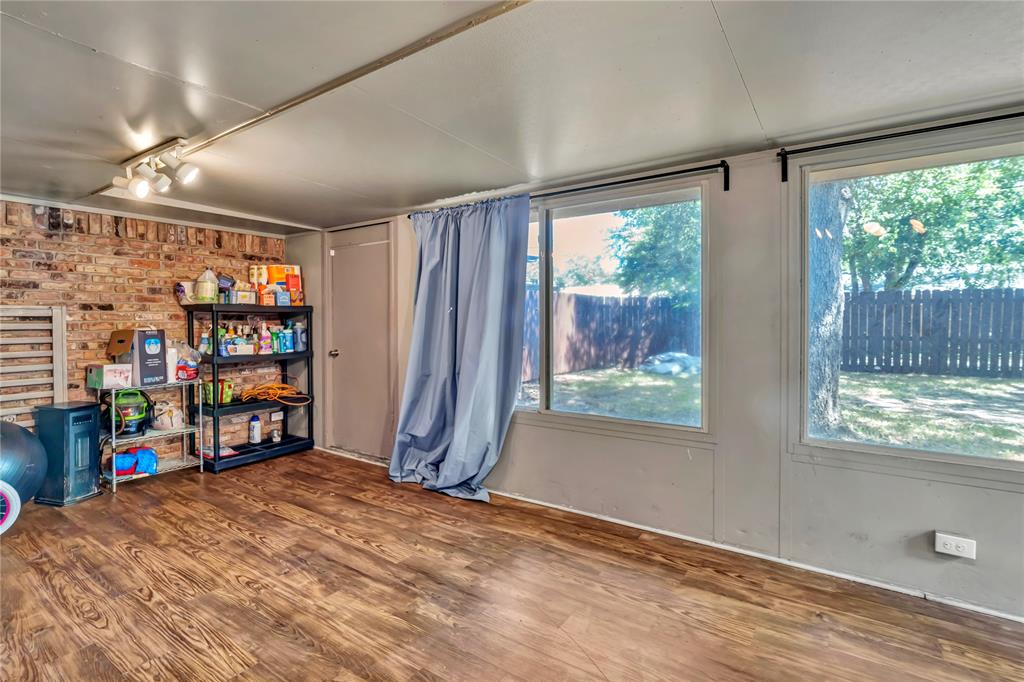 801 Waynelee Drive Property Photo 9