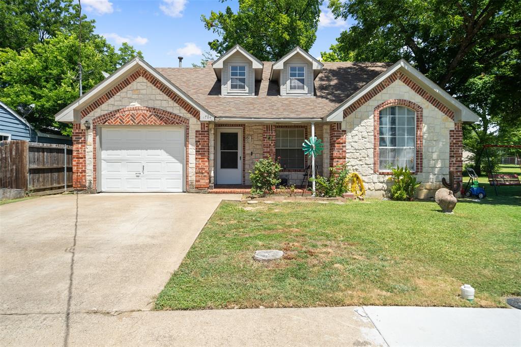 1724 Willow Hollow Drive Property Photo 1
