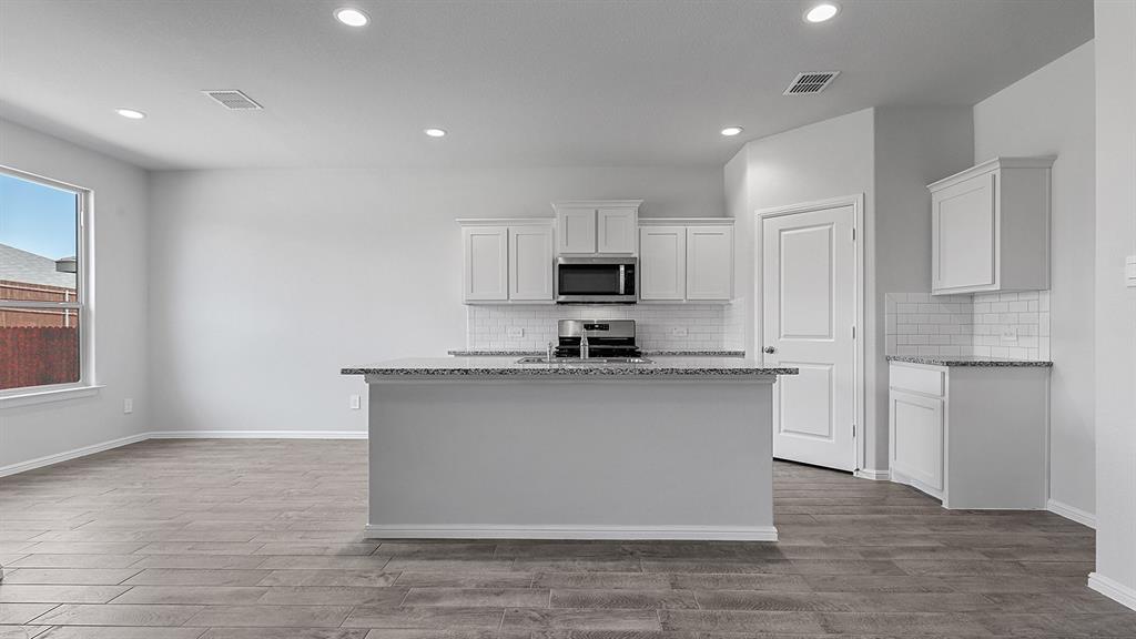 411 Sunday Silence Way Property Photo 3