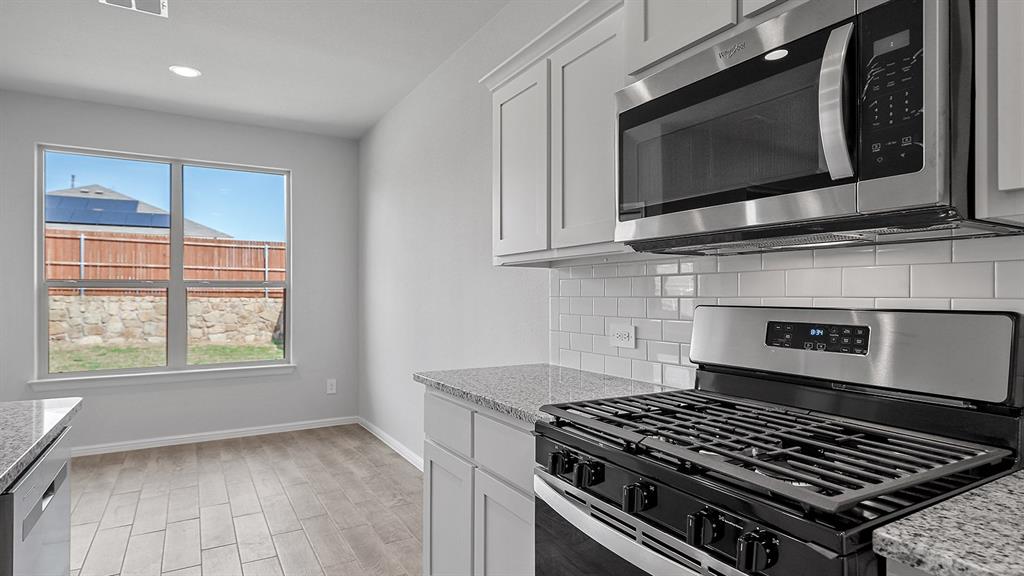 411 Sunday Silence Way Property Photo 7