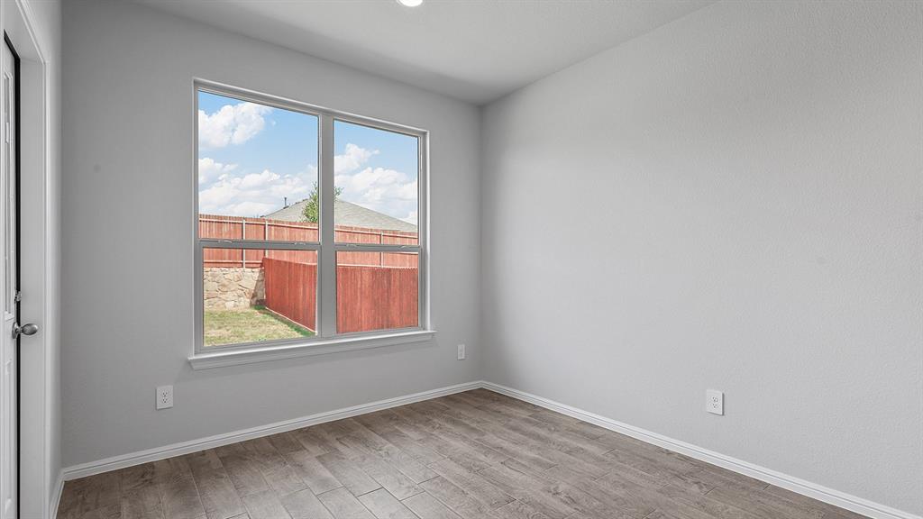 411 Sunday Silence Way Property Photo 8