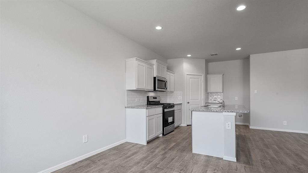 411 Sunday Silence Way Property Photo 9