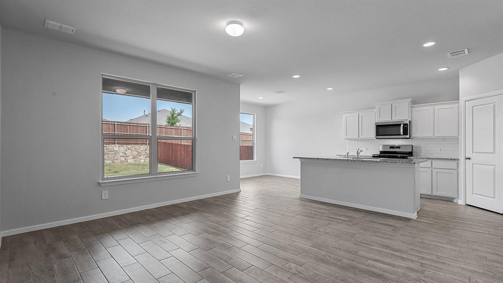 411 Sunday Silence Way Property Photo 11