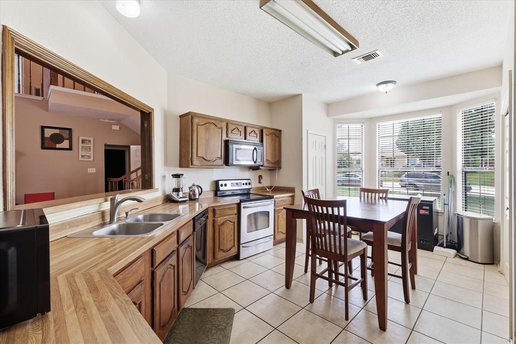 2020 E Branch Hollow Drive Property Photo 6