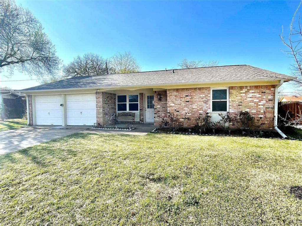 201 E Fuller Drive Property Photo 1