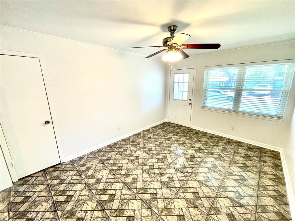 201 E Fuller Drive Property Photo 2