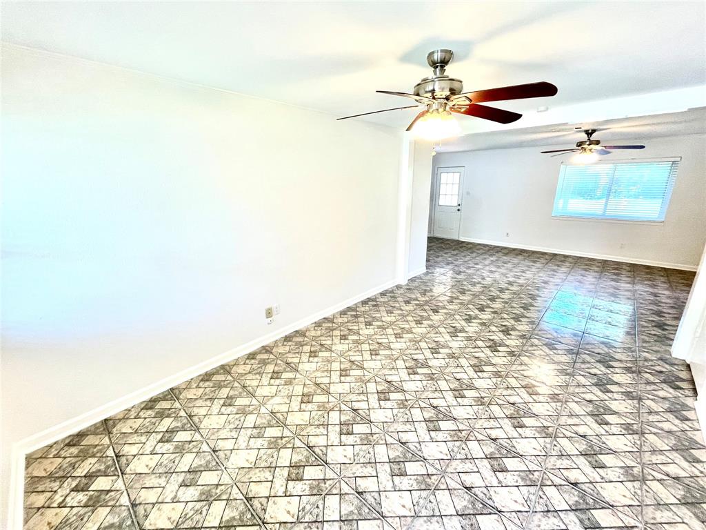 201 E Fuller Drive Property Photo 3