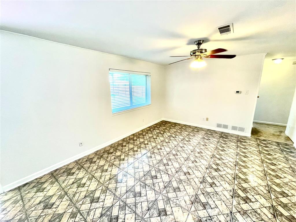 201 E Fuller Drive Property Photo 4