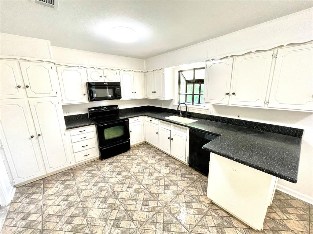 201 E Fuller Drive Property Photo 5