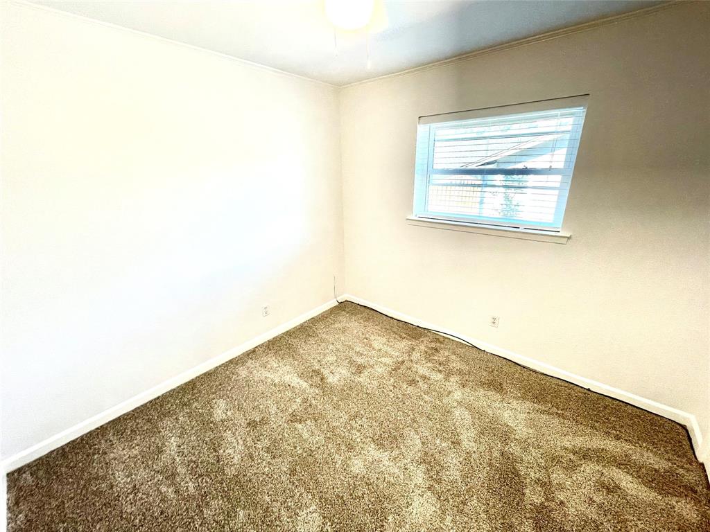 201 E Fuller Drive Property Photo 7