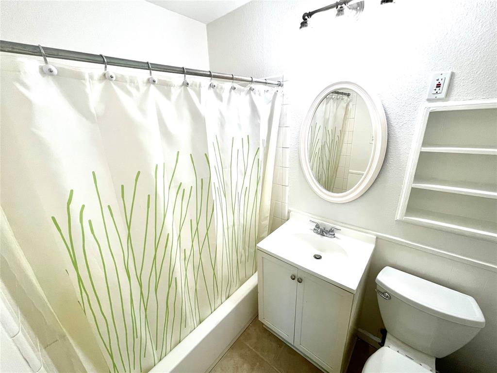 201 E Fuller Drive Property Photo 8