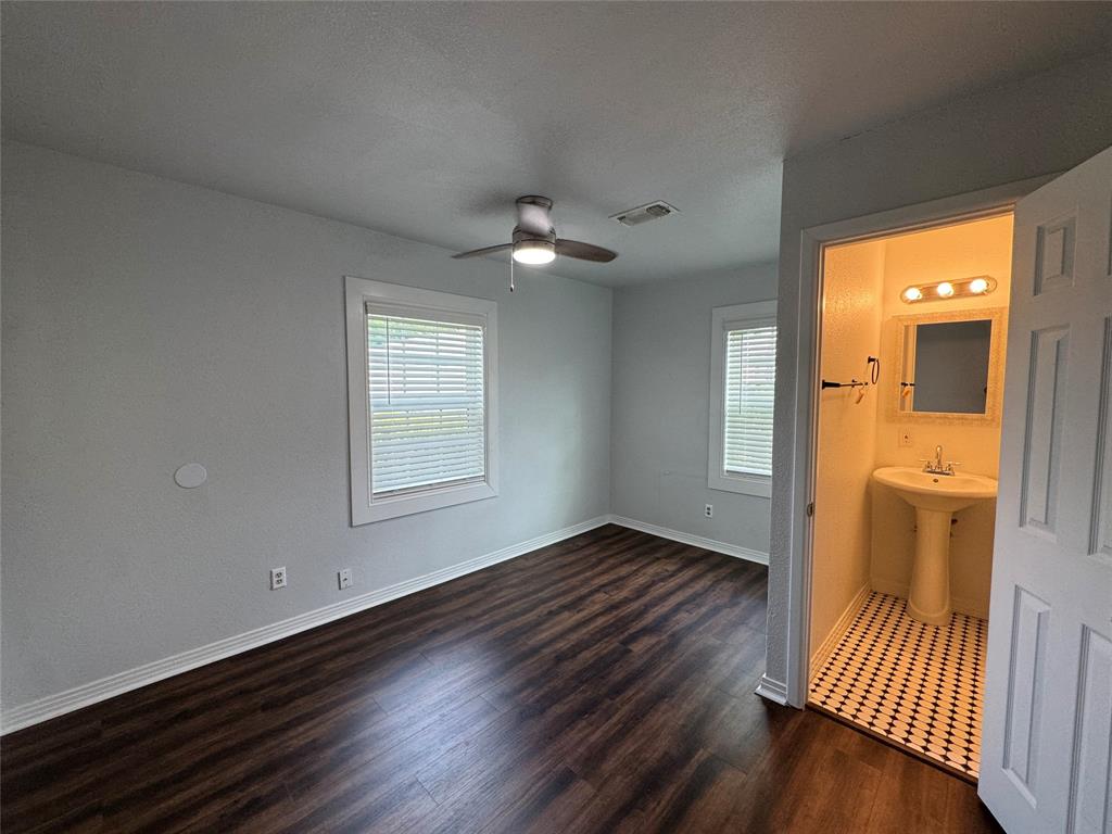 3241 Sandage Avenue Property Photo 11