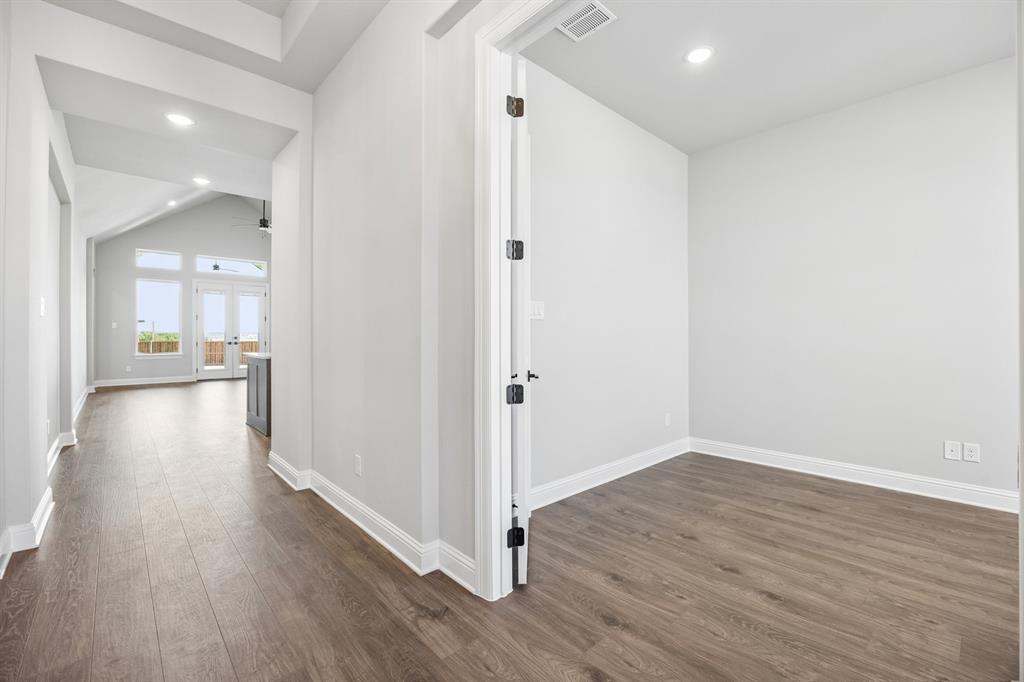 100 Bristol Lane Property Photo 2