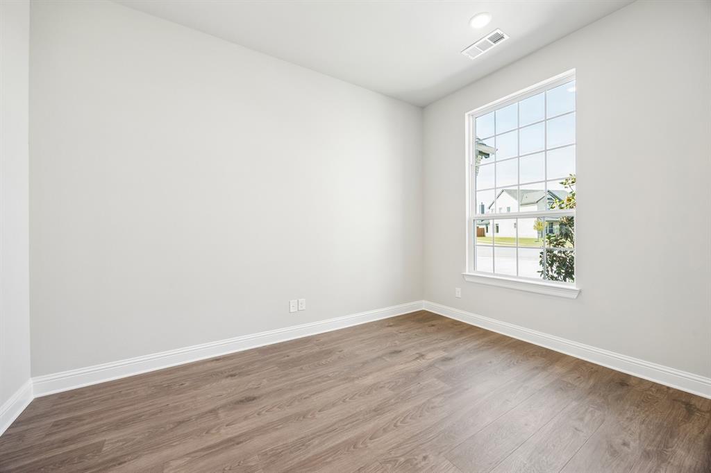 100 Bristol Lane Property Photo 3