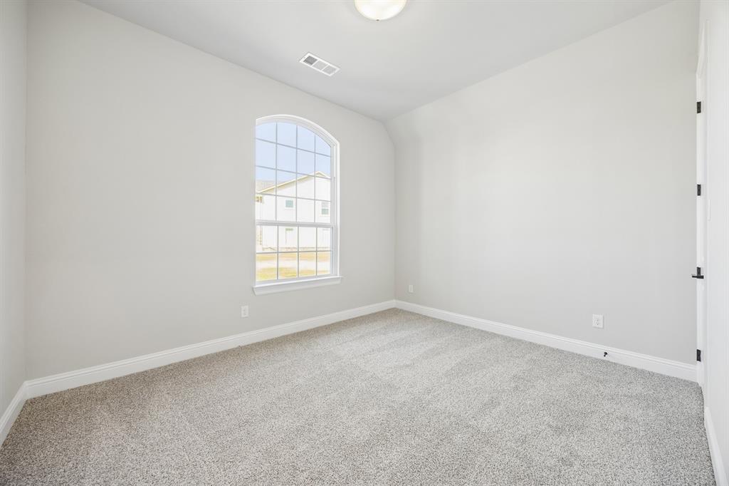 100 Bristol Lane Property Photo 4