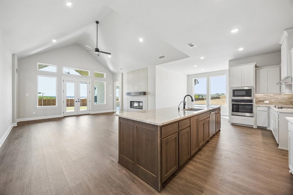 100 Bristol Lane Property Photo 6