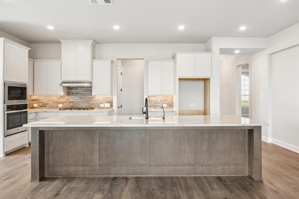 100 Bristol Lane Property Photo 10