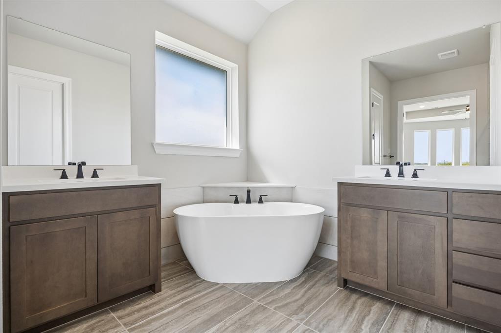 100 Bristol Lane Property Photo 16