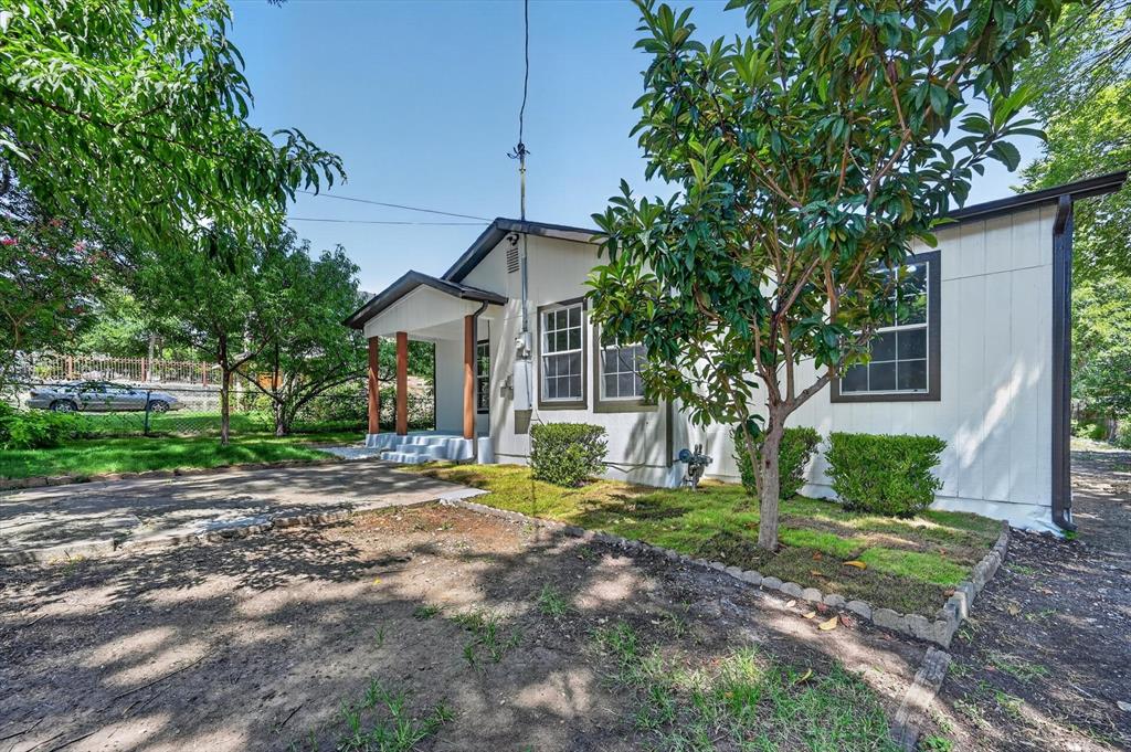 1113 Brock Street Property Photo 3