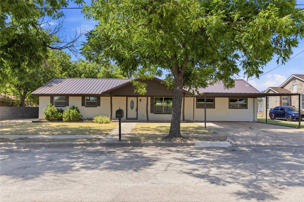 809 W Liveoak Street Property Photo 1