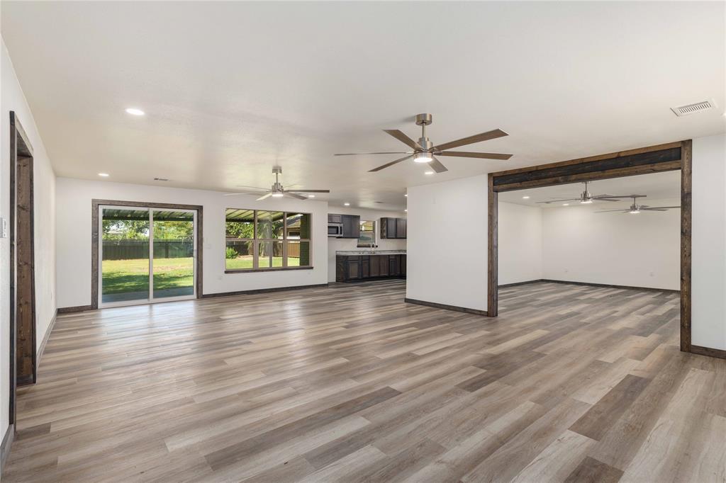 809 W Liveoak Street Property Photo 2