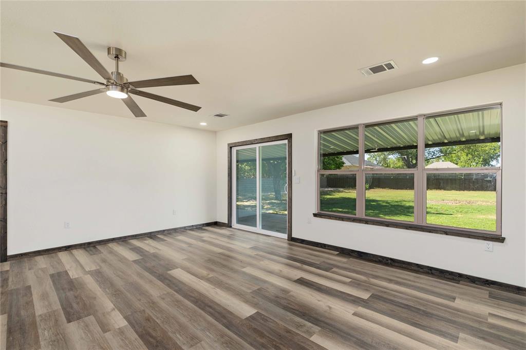 809 W Liveoak Street Property Photo 6