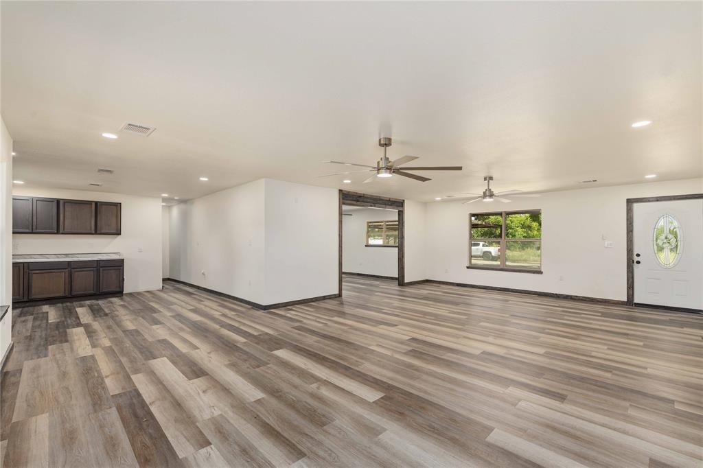 809 W Liveoak Street Property Photo 8