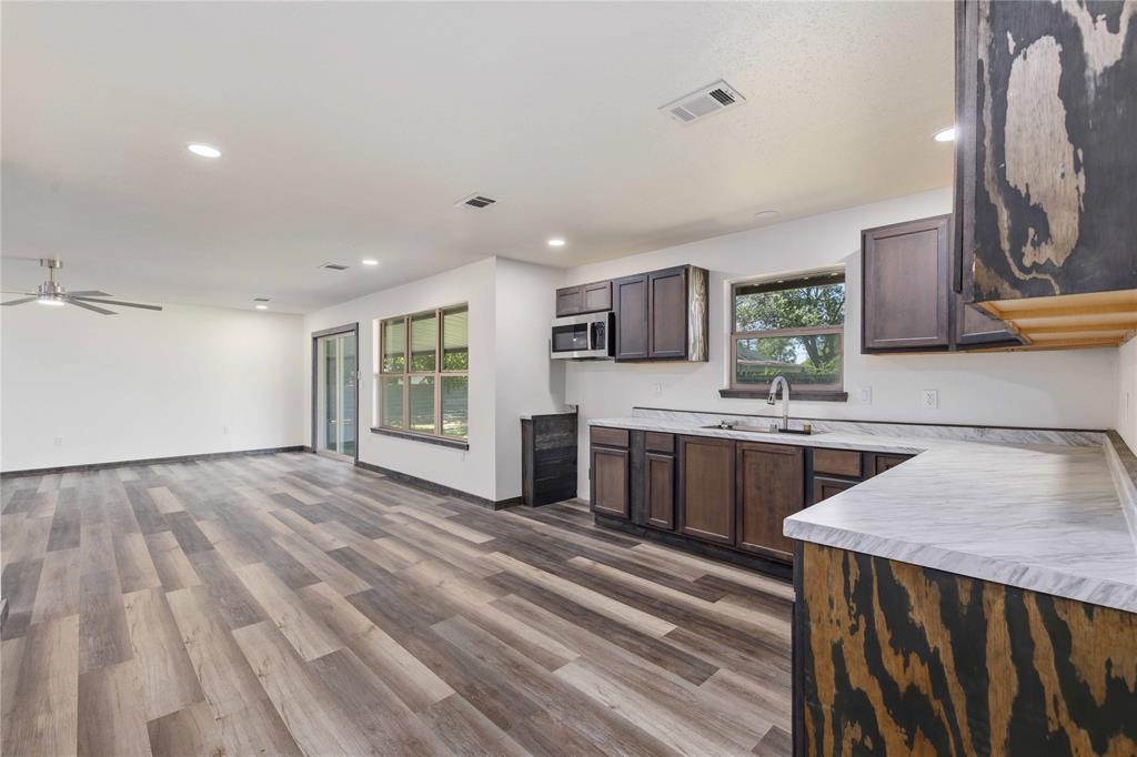 809 W Liveoak Street Property Photo 10