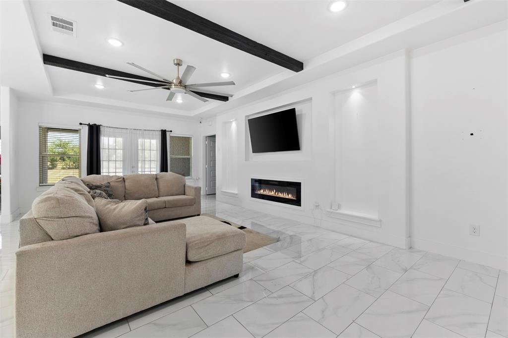 2107 Cole Street Property Photo 8