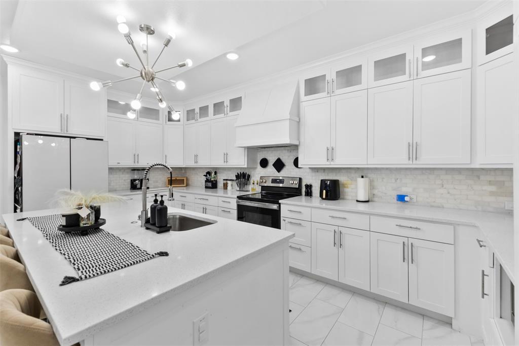 2107 Cole Street Property Photo 13