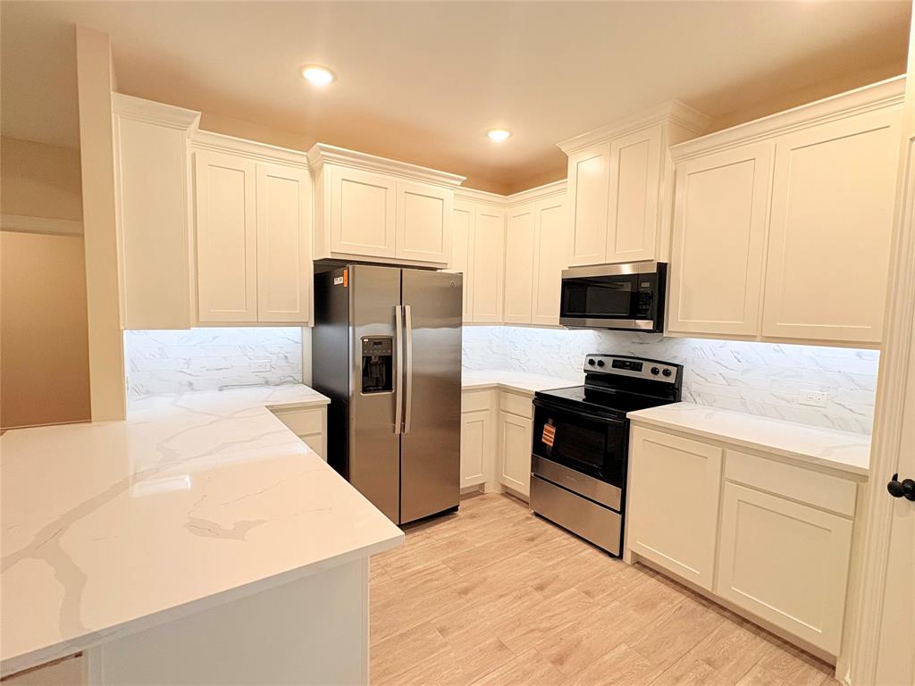 724 N Clements Street Property Photo 7