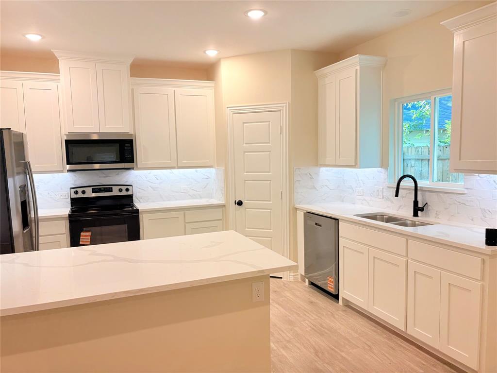 724 N Clements Street Property Photo 11