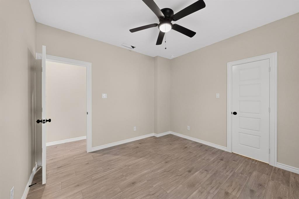 724 N Clements Street Property Photo 18