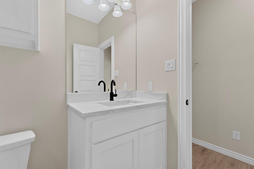 724 N Clements Street Property Photo 26