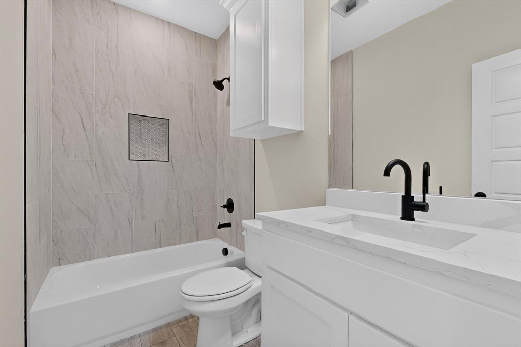 724 N Clements Street Property Photo 28