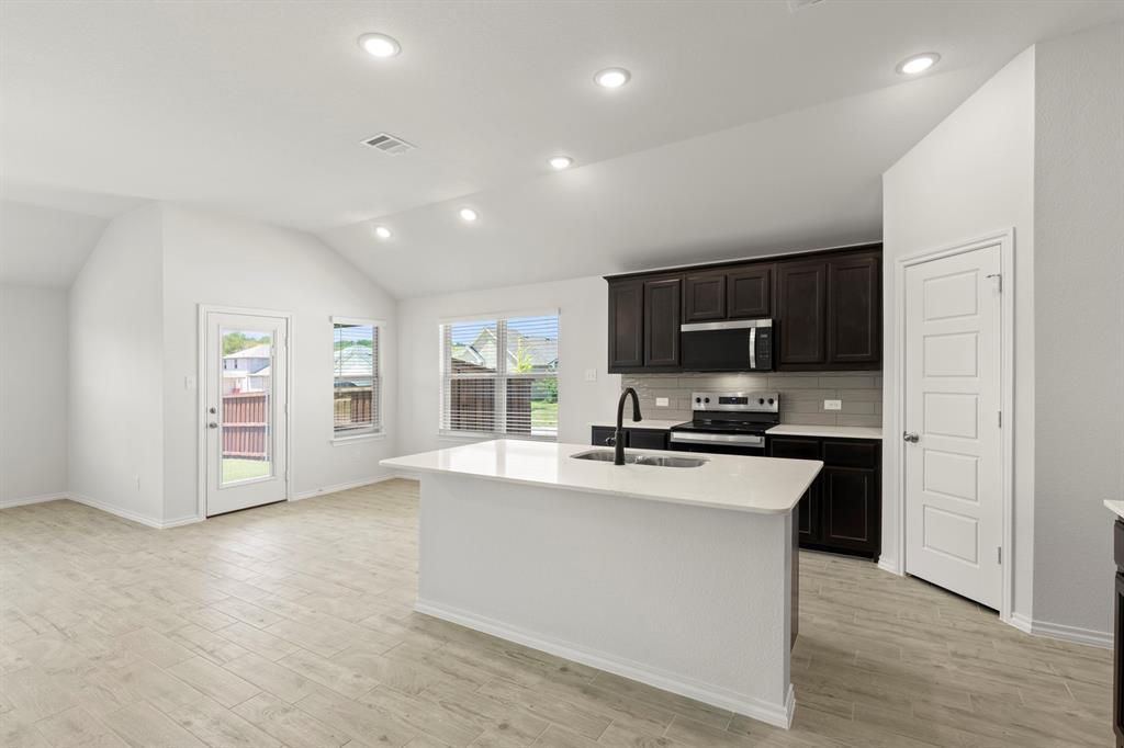 3209 Mercer Drive Property Photo 6