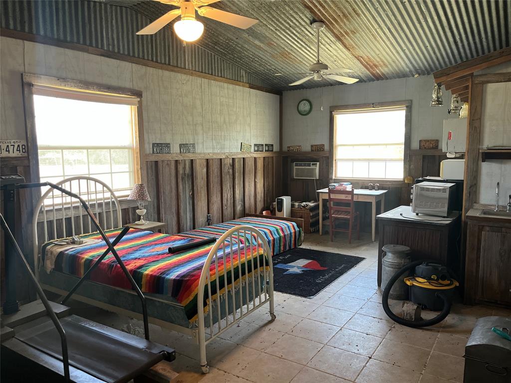 895 County Road 2480 Property Photo 8