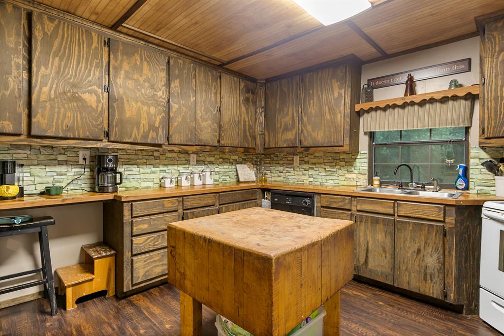 1710 County Road 2928 Property Photo 11