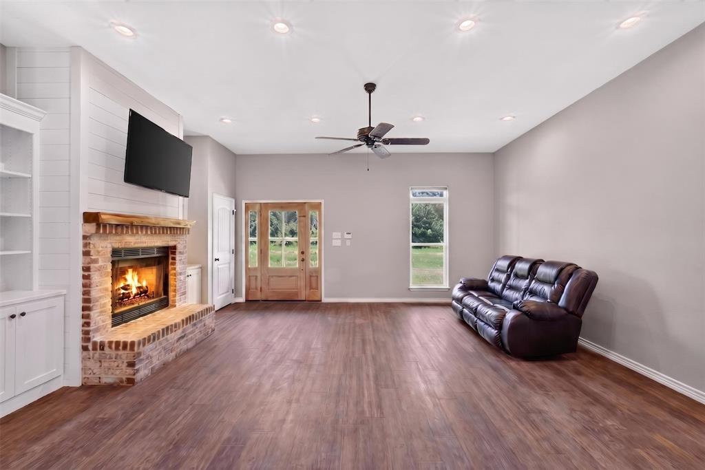 1094 County Road 2389 Property Photo 4